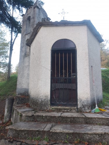 Varese ligure loc. Comuneglia Chiesetta consacrata